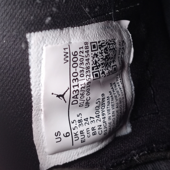 JORDAN ZION 1 BLOODLINE SNEAKERS Men size 6, Woman size 7.5 Dated 3/30/… - Picture 9 of 14